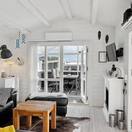 2 Bedroom Beautiful In Juelsminde بيت للعطل *