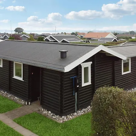 Stunning In Juelsminde With Wifi