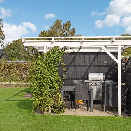 2 Bedroom Pet Friendly In Juelsminde Sonderby (Midtjylland)