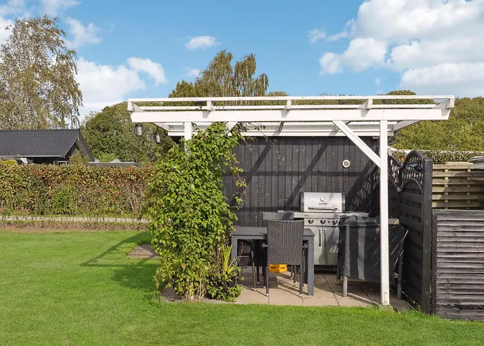 Stunning In Juelsminde With Wifi Sonderby (Midtjylland)